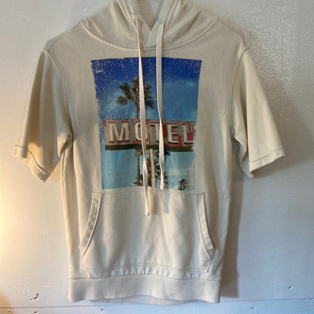 No boundaries short sleeve shirt with hood men’s size XS